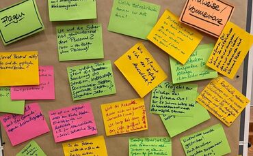 Viele Hinweise und Fragen zum Thema "Finanzen" - keine andere Pin-Wand war während der kurzen Bürger-Werkstatt zur Hangweide-Bib