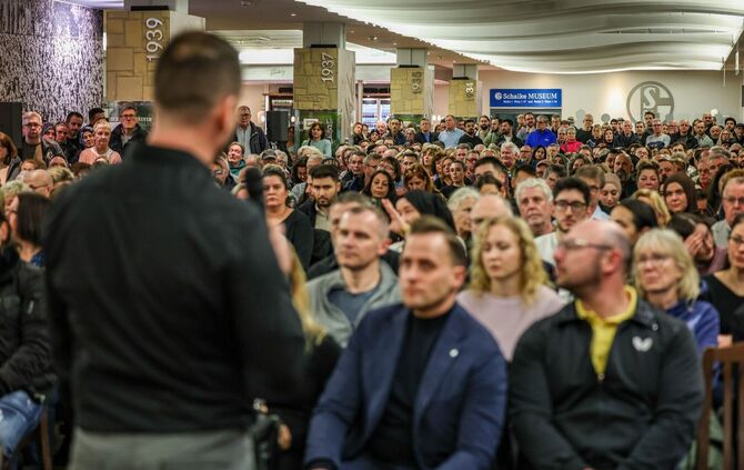 Der Rechtsanwalt Daniel Kuhlmann hat nach dem Gelsenkirchener Sparkassen-Einbruch nach eigenen Angaben erste Klagen gegen die Ba