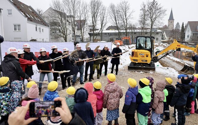 Endlich geht`s los! Spatenstich für den Neubau der Kita Pestalozziweg.