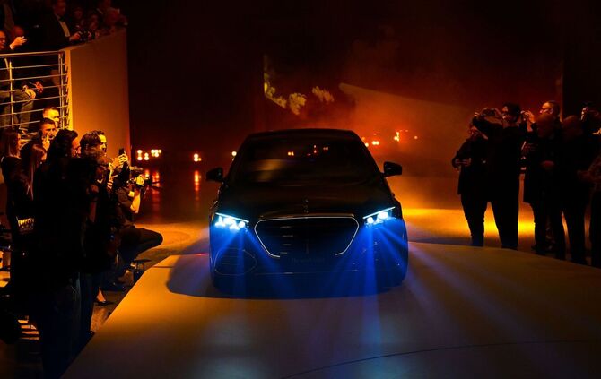 Mercedes-Benz stellt überarbeitete S-Klasse vor