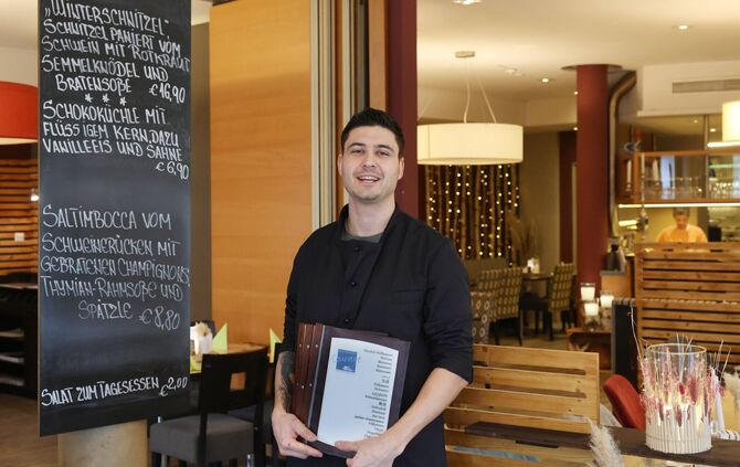 Fabio Unverdruss leitet das Restaurant "Courage" an der Künkelinhalle.