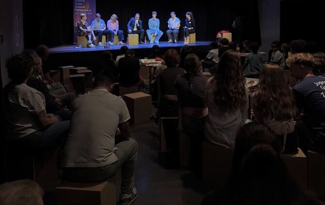 Diskussionsrunde beim WIR sind BUNT PubQuiz zur Landtagswahl im Kulturhaus Schwanen Waiblingen. Jugendliche und Erstwähler teste
