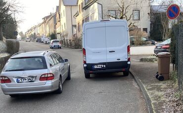 Das soll künftig nicht mehr passieren: Dass genau in der Kurve an einem parkenden Auto vorbeigefahren werden muss, ohne genügend