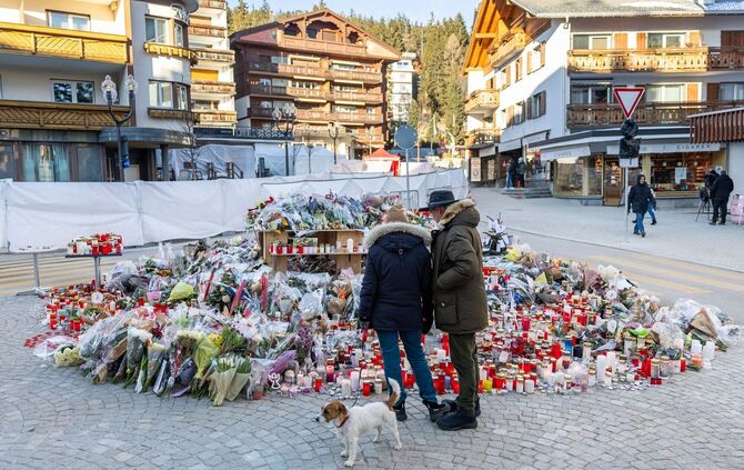 Das Gedenken an die Opfer ist in Crans-Montana allgegenwärtig (Archivbild)
