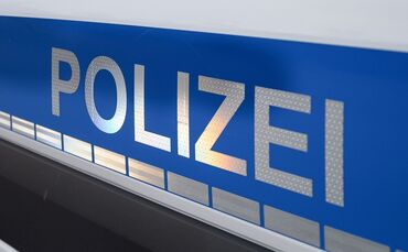 Ein Polizeihund machte den Mann schließlich ausfindig. (Symbolbild)