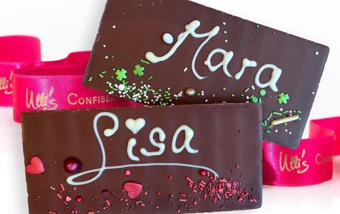 Das wäre doch was zum Valentinstag: Schokolade von Ullis Confiserie aus Winnenden – ganz persönlich und liebevoll dekoriert.