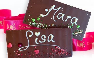 Das wäre doch was zum Valentinstag: Schokolade von Ullis Confiserie aus Winnenden – ganz persönlich und liebevoll dekoriert.