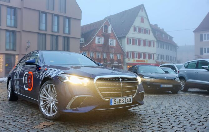Die neue S-Klasse ist am Freitagmorgen, 30. Januar, auf dem Schorndorfer Marktplatz angekommen.