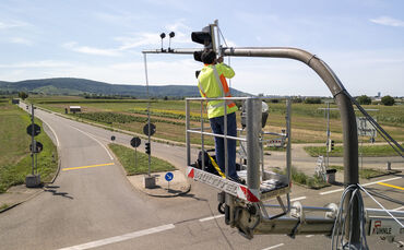 Die provisorischen Ampelanlage an der Kreuzung L1199 / L1201 ist im Sommer 2025 aufgebaut worden - warum steht sie immer noch? (