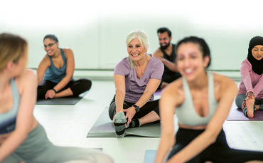 Wenn das Innere durcheinandergerät, hilft Bewegung in der Gruppe enorm. Carmen Mergenthaler lädt nach eigener Betroffenheit jetz