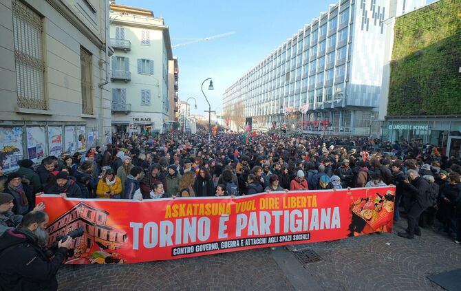 Demonstration gegen Räumung des Turiner Zentrums Askatasuna