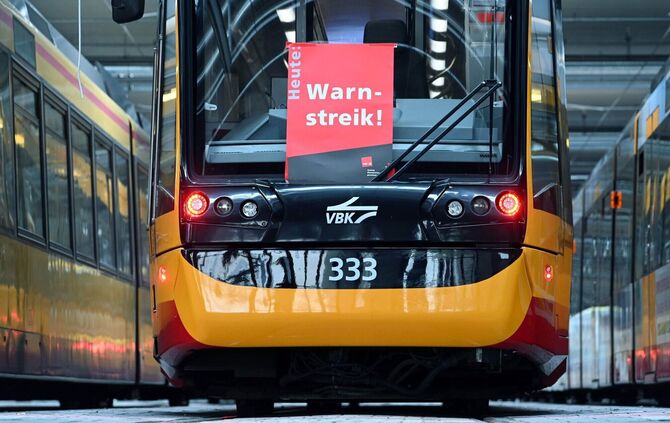 Verdi ruft zu Warnstreik im Nahverkehr auf. (Archivbild)