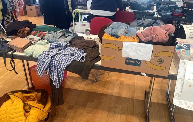 Es ist nicht nur nachhaltig, es macht auch Spaß: Secondhand-Shoppen (Symbolfoto).