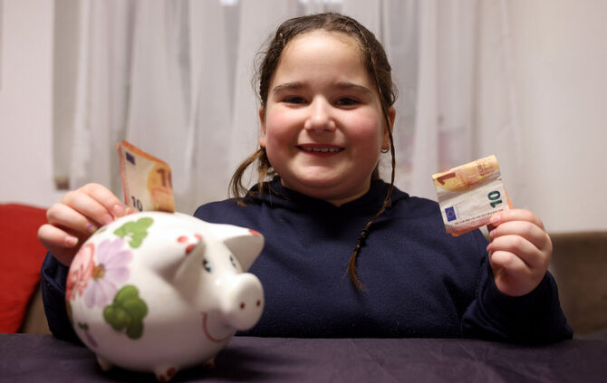 Monatlich zehn Euro ins Sparschwein ist super. Doch monatlich zehn Euro auf ein gut verzinstes Konto ist noch viel besser. Die F