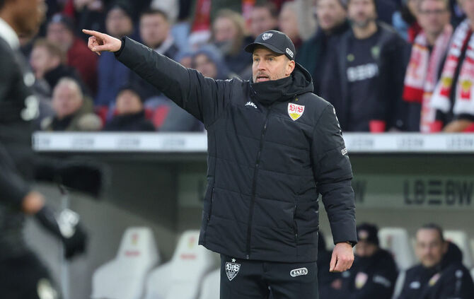 VfB-Trainer Sebastian Hoeneß gab gegen den SC Freiburg an der Seitenlinie die Richtung vor.