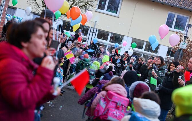 Die Eltern standen Spalier bei der Rückkehr nach Schlechtbach.
