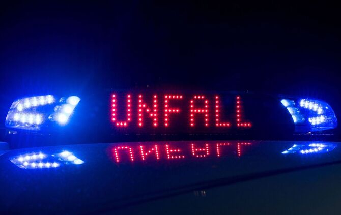 Blaulicht und der Hinweis "Unfall"