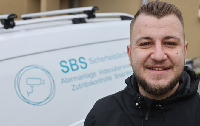 Keine Angst vor der Selbstständigkeit in diesen Zeiten: Selim Serbes hat seine eigene kleine Sicherheitstechnik-Firma gegründet.