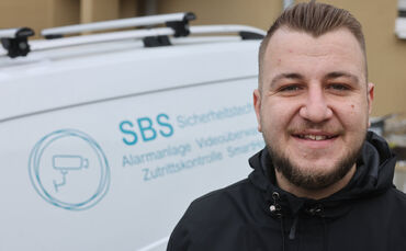 Keine Angst vor der Selbstständigkeit in diesen Zeiten: Selim Serbes hat seine eigene kleine Sicherheitstechnik-Firma gegründet.