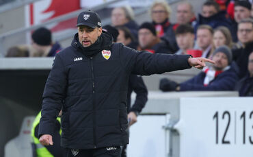 VfB-Trainer Sebastian Hoeneß warnt vor dem Pokal-Underdog Holstein Kiel.