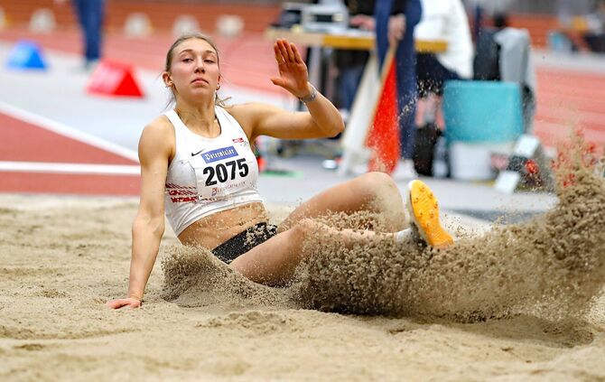 Teresie Hess von der SG Schorndorf sicherte sich im Weitsprung in der U18 den Titel.