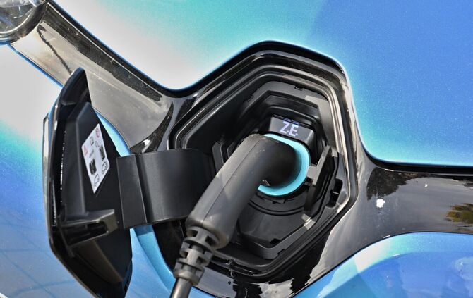 Elektrofahrzeuge können in Kaisersbach nun getankt werden.