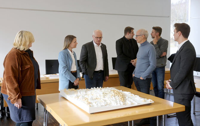 Der erste Bauabschnitt der Grunbacher Höhe ist nun verkauft. Im Rahmen eines Pressegesprächs wird der Siegerentwurf des Architek