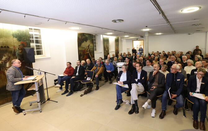 Das Interesse war groß an der Info- und Diskussionsveranstaltung der Stadt Schorndorf zum geplanten Verkauf der beiden Museumsge