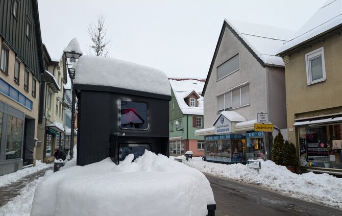 Er trotzt eisiger Kälte und nassem Schnee: Der Blitzer vor der Redaktion der Welzheimer Zeitung in der Wilhelmstraße.