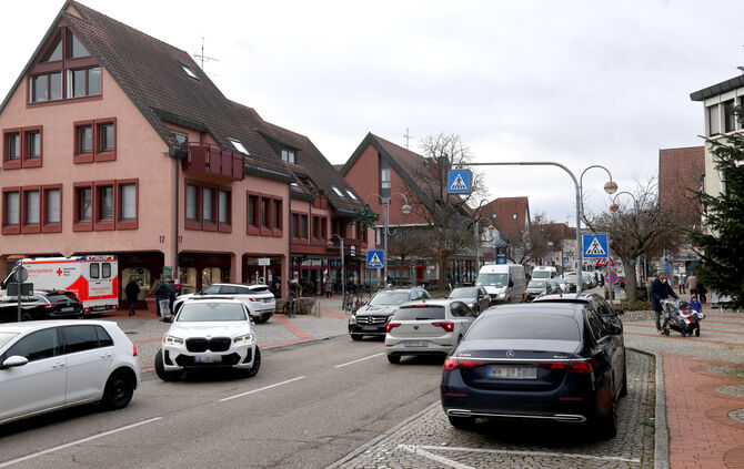 Die Einkaufsstraße Endersbach wurde im Februar 2025 zum Schauplatz eines Handtaschenraubs - nun musste sich der in Weinstadt woh