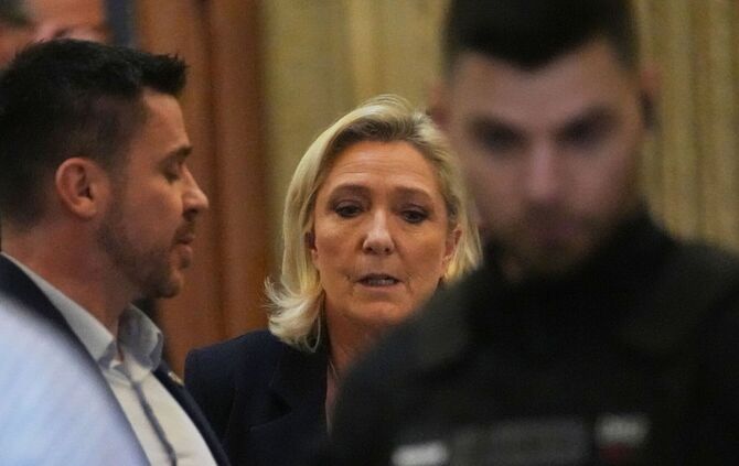 Berufungsverfahren - Le Pen zum Verdacht auf Veruntreuung