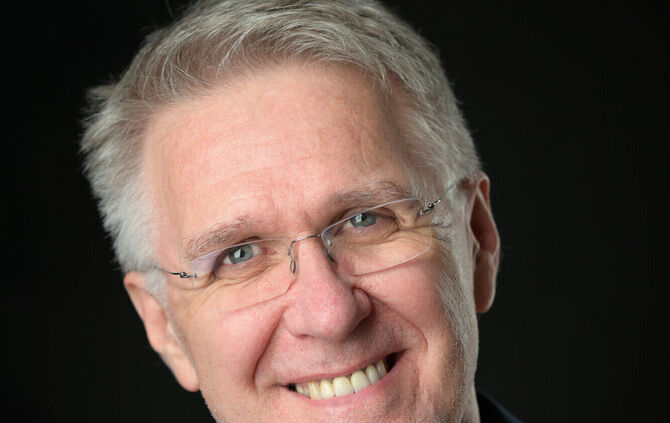 Der Trend- und Zukunftsforscher Dr. Eike Wenzel hält im Stiftskeller Weinstadt einen Vortrag zum Thema „Wie wir unsere Lebens(t)