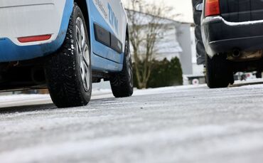 Der DWD warnt vor glatten Straßen im Rems-Murr-Kreis und Stuttgart (Symbolfoto).