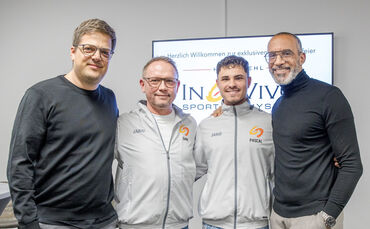 Dr. Mario Bucher, Daniel Jeutter und Pascal Habermehl, Prof. Dr. Raymond Best (von links) im Invivo Winnenden.