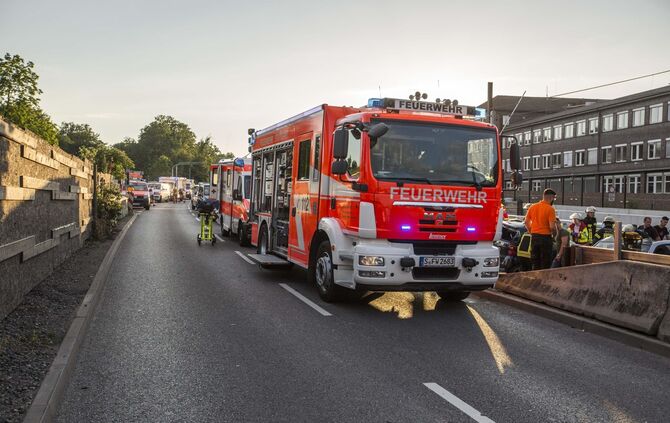 Schwerer Verkehrsunfall in Cannstatt auf der Pragstraße_1