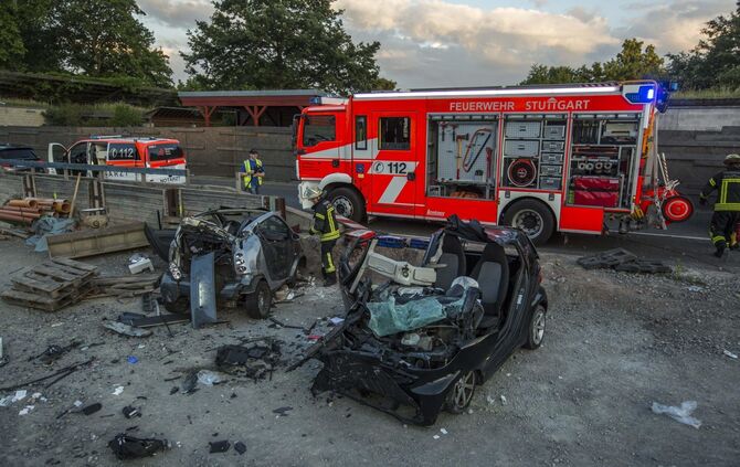 Schwerer Verkehrsunfall in Cannstatt auf der Pragstraße_6