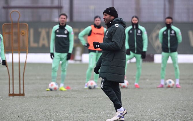 Werder Bremen - Training mit neuem Trainer Thioune