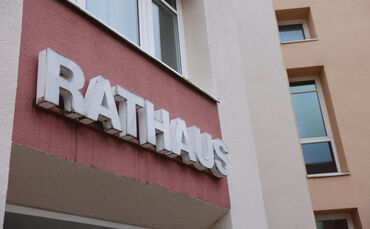 Muss dringend saniert werden: Das Rathaus von Leutenbach.