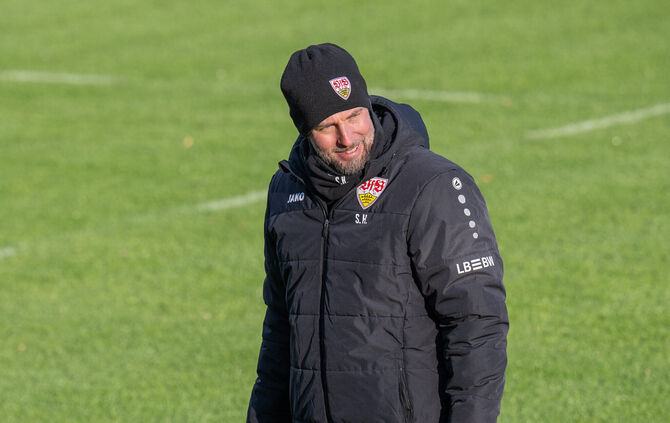 Sebastian Hoeneß wechselt in der VfB-Startelf vor dem Spiel in Kiel nur zweimal.