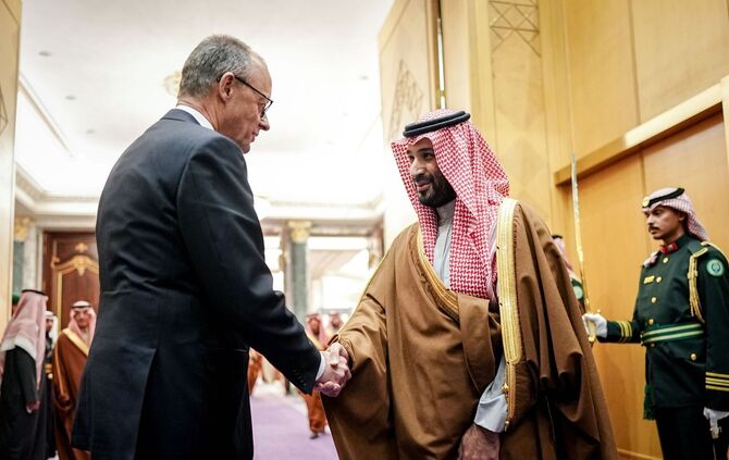 Bundeskanzler Merz reist in die Golfregion