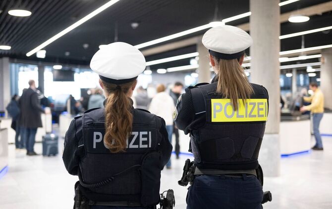 Sicherheitskontrolle am Stuttgarter Flughafen