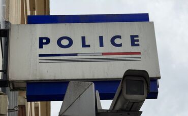 Die französische Justiz ermittelt gegen einen ehemaligen Kulturbeamten wegen sexueller Übergriffe und Eingriffen in die Intimsph