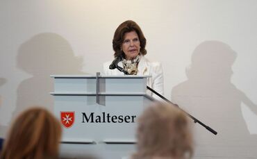 Königin Silvia von Schweden besucht  Demenzstation