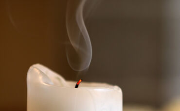 Für die Hinterbliebenen endet die Beziehung zu einem lieben Menschen nicht, nur weil der plötzlich nicht mehr da ist (Symbolfoto