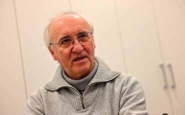 Dr. Harald Bareth (66) hat in seinem Ruhestand eine neue Praxis für Schmerzbestrahlung in Waiblingen eröffnet.