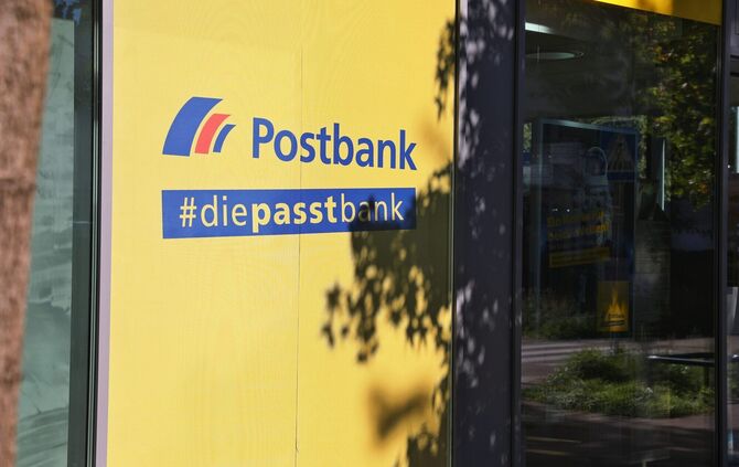 Die Postbank in der Johann-Philipp-Palm-Straße. (Archivfoto)