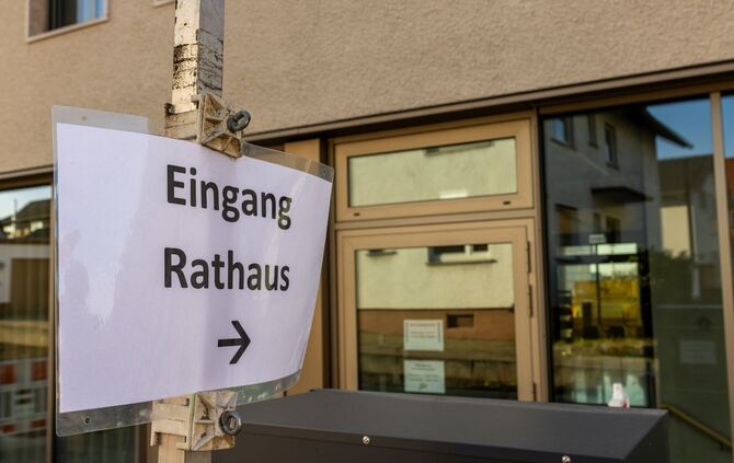 Im Rathaus brodelt es wegen heftigen Streits um Bürgermeister Viktor Lorenz.