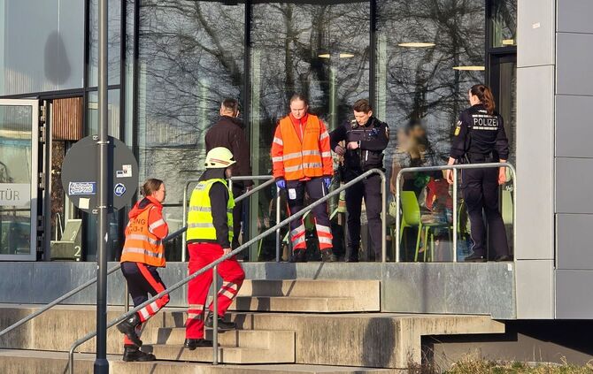 Chlorgasaustritt in Hallenbad – mehrere Verletzte