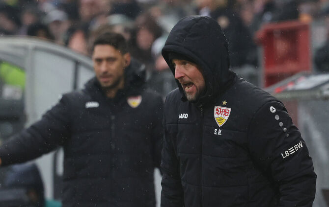 VfB-Trainer Sebastian Hoeneß kann mit dem Auftritt seiner Mannschaft gegen St. Pauli nicht zufrieden sein.