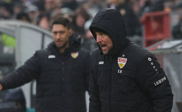 VfB-Trainer Sebastian Hoeneß kann mit dem Auftritt seiner Mannschaft gegen St. Pauli nicht zufrieden sein.